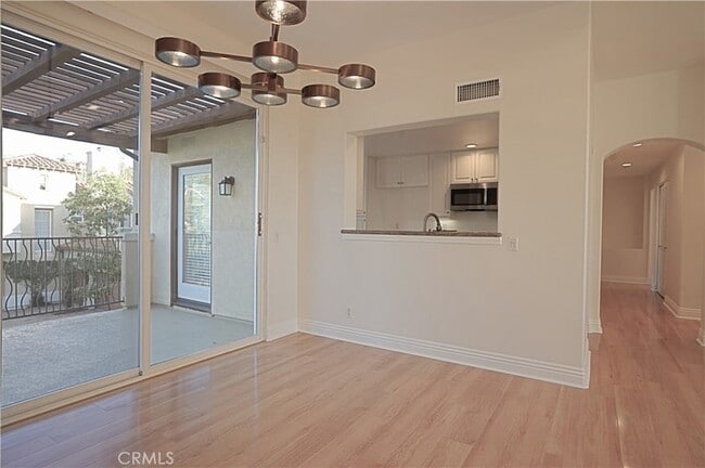 Building Photo - 16 Savona Ct
