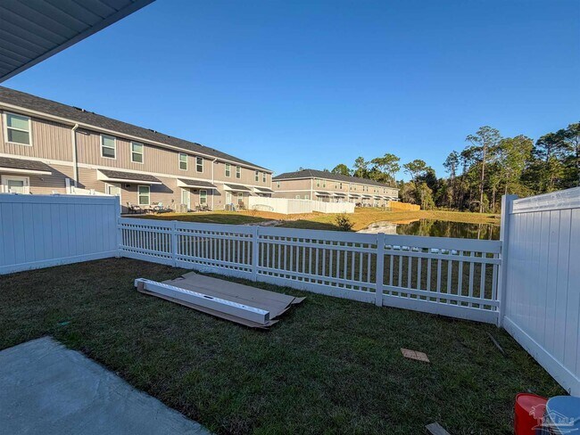 Building Photo - 710-E Giese Ln