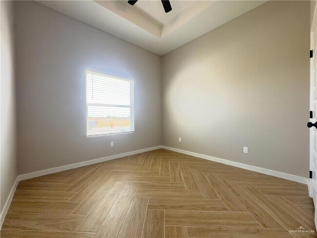 Building Photo - 907 Durango Dr