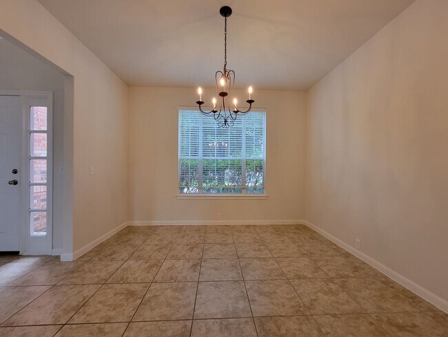 Building Photo - Charming & Spacious 4/BR 3/BR Home – Pet F...