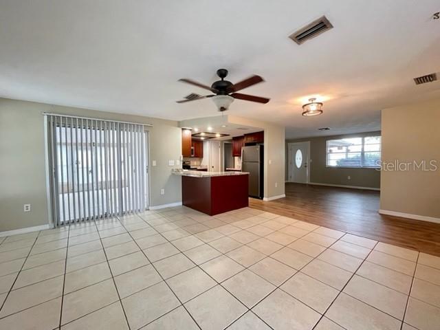 Building Photo - 7540 Oakshire Dr