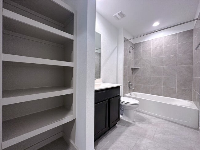 Building Photo - 29402 Ella Larchmont Ct