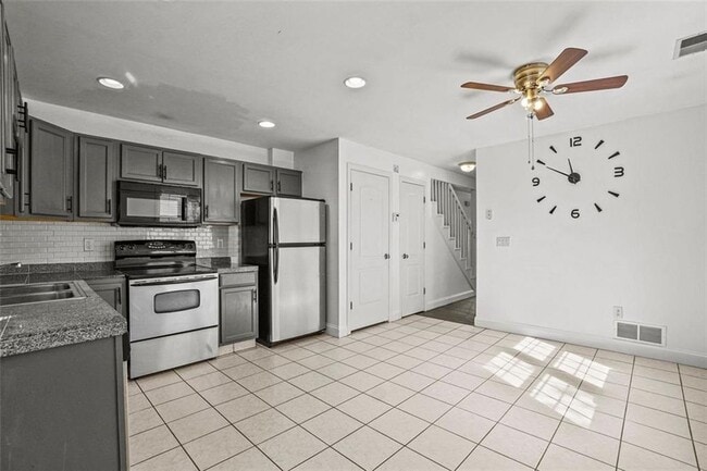 Building Photo - 44 Ridgeway Ave
