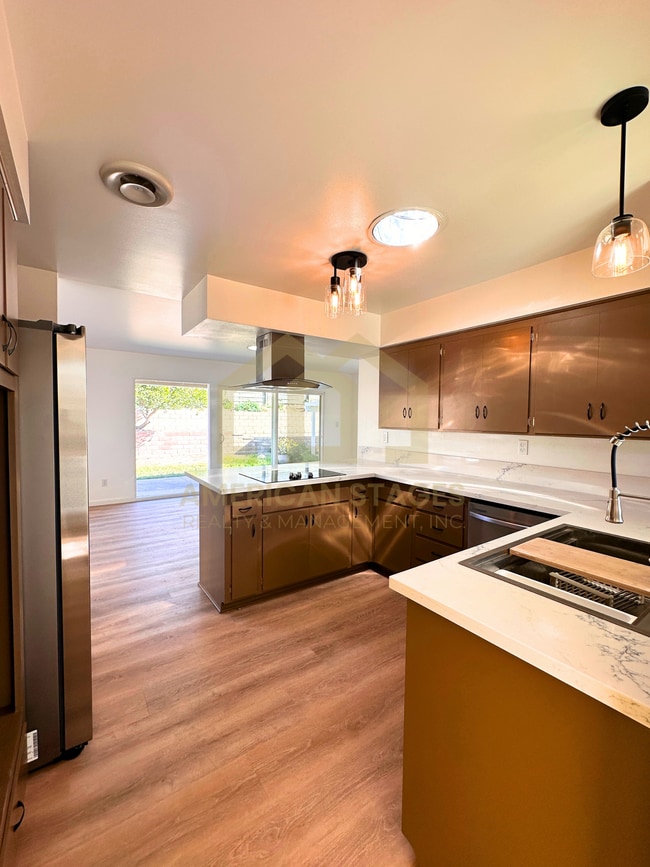 Building Photo - 1012 N H St