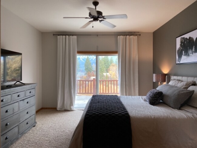 Building Photo - 710 Birch Point Dr