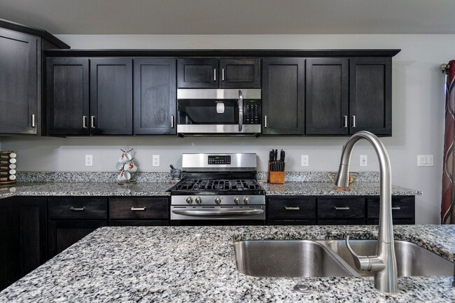 Building Photo - Professionally Managed Home in Convenient ...