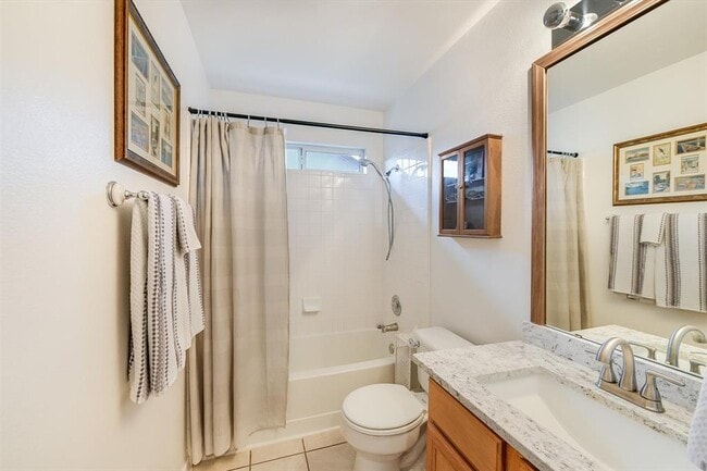 Building Photo - 802 Lantana Dr