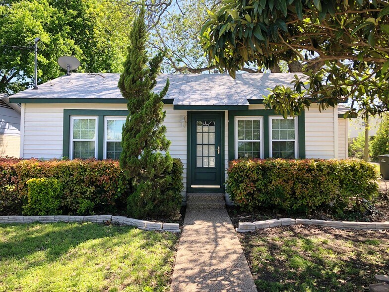 Primary Photo - 108 E Avenue F