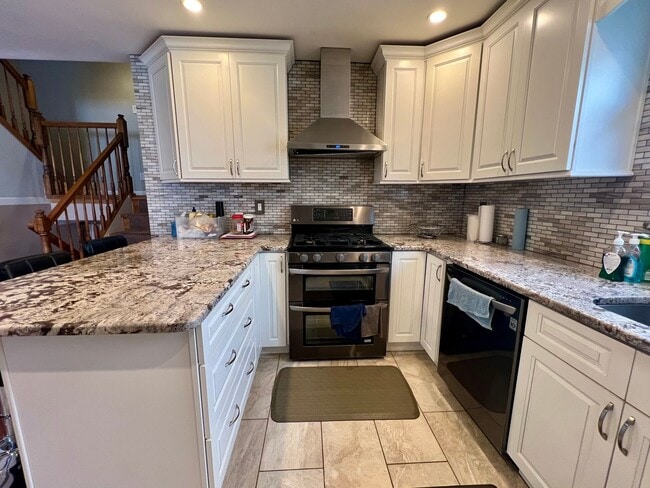 Building Photo - Gorgeous 4-Bedroom Townhome with One-Car Garage! Available NOW!