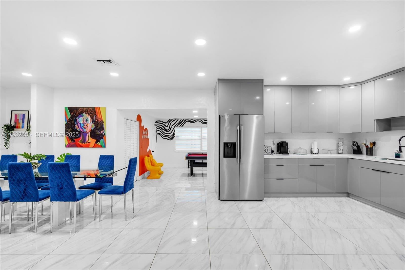 Building Photo - 695 NE 160th St