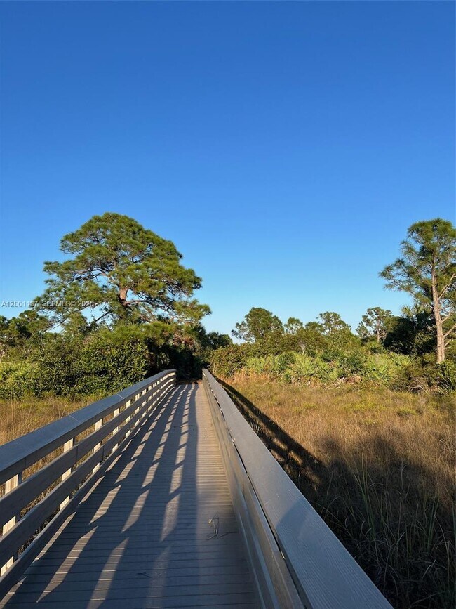Building Photo - 184 W Bay Cedar Cir