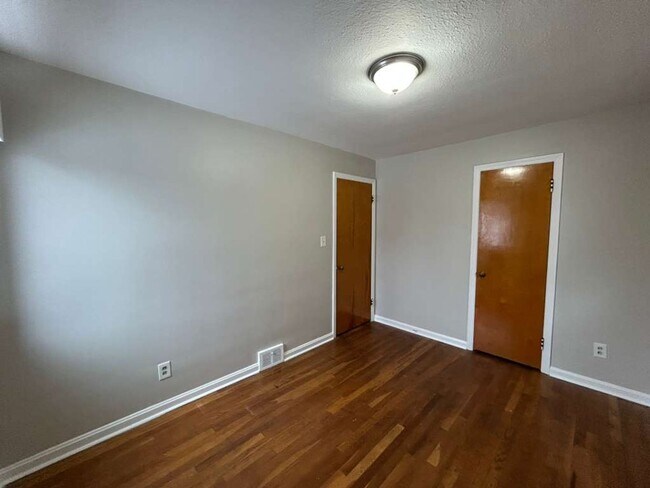 Building Photo - 19181 Lakeshore Blvd