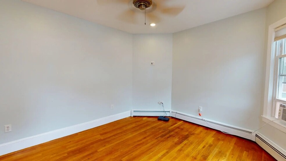Building Photo - 21 Rossmore St