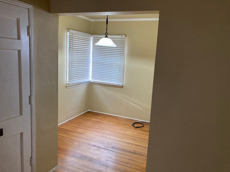 Dining - 1526 E Wilson Ave