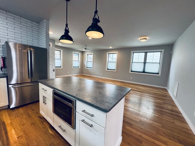 Building Photo - West AVL - Spacious, Beautiful Modern Home