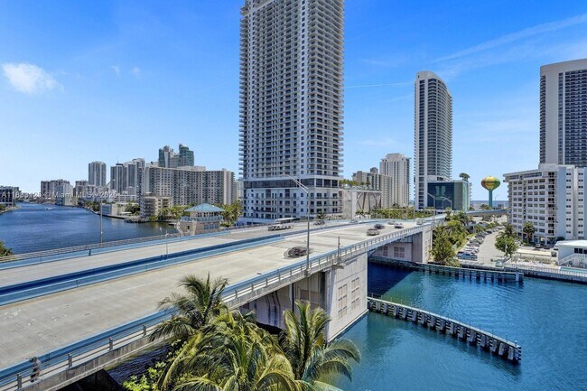 Building Photo - 2600 E Hallandale Beach Blvd