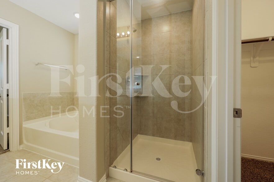 Building Photo - 29884 Dovetail Blf Ln