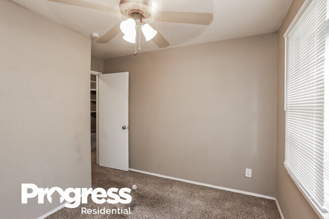 Building Photo - 3128 Latona Dr SW