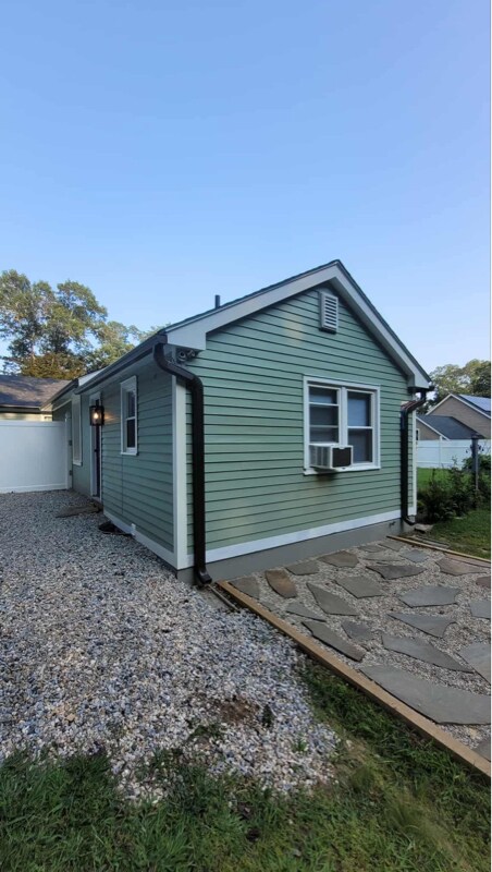 Building Photo - 55 River Ln