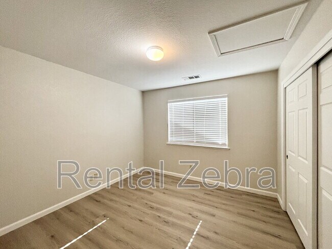 Building Photo - 746 Wren Ct