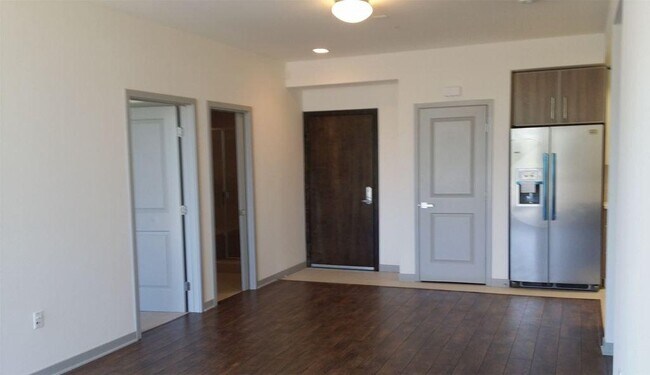 Building Photo - 1008 N Monterey St