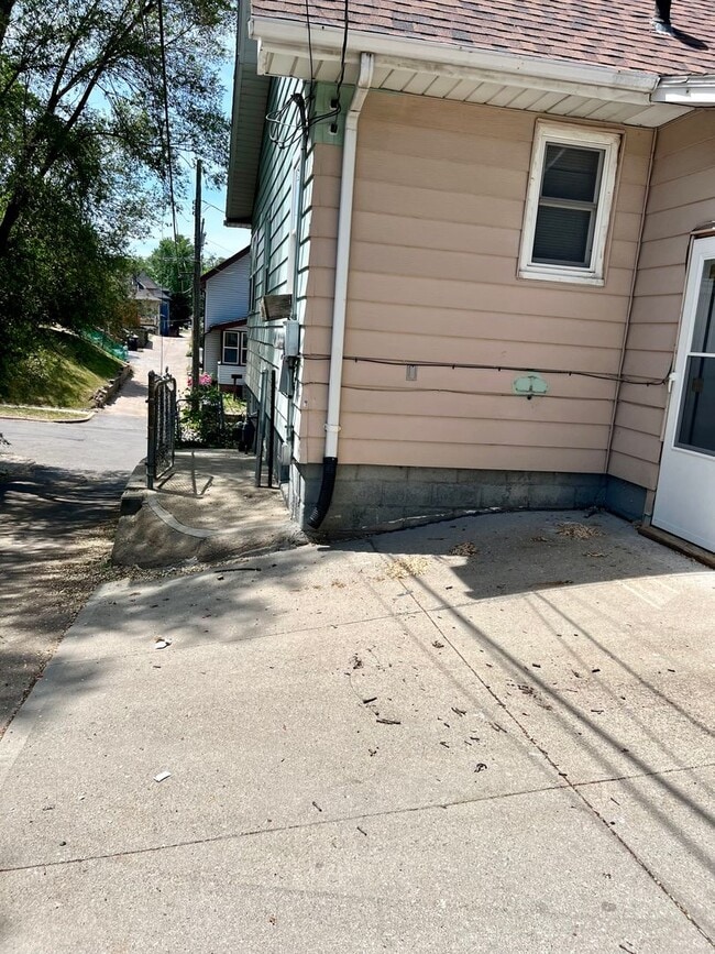 Building Photo - Newly Updated 3-bed 1.5-bath House in South Omaha, close to 13th St and downtown