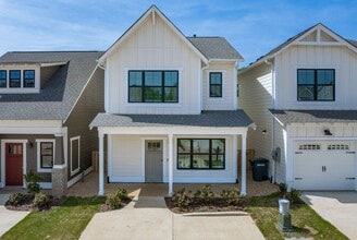Building Photo - Rental House with Elevated Amenities