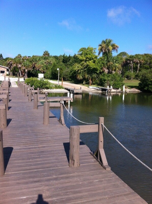 Building Photo - Gem of an apartment right on the coast! Wo...
