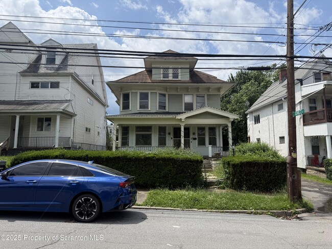Primary Photo - 1518 Linden St