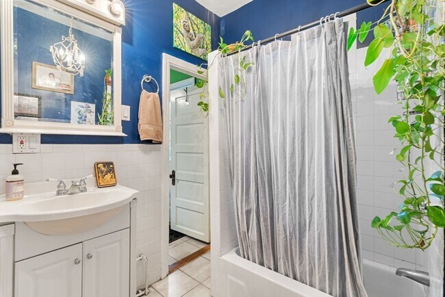 Building Photo - 377 Dorchester St