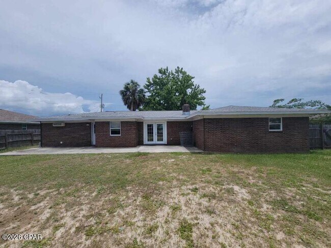 Building Photo - 836 Miles Dr