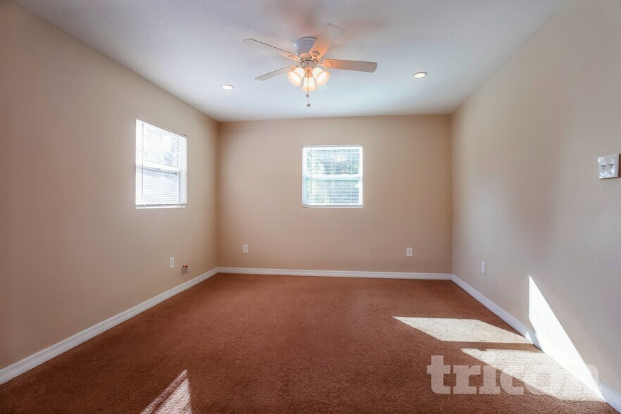 Building Photo - 710 Westbrook Ave