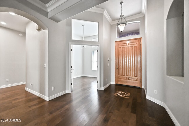 Building Photo - 6520 W Robin Ln