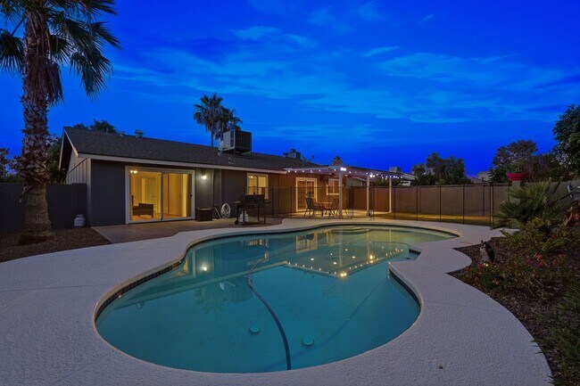 Building Photo - 4 Bed Home in Scottsdale Quarter!!