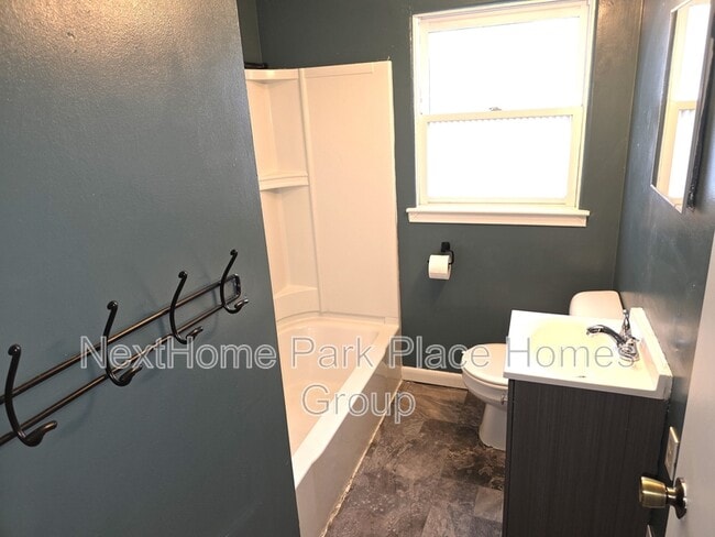 Building Photo - 2908 Dartmouth Dr