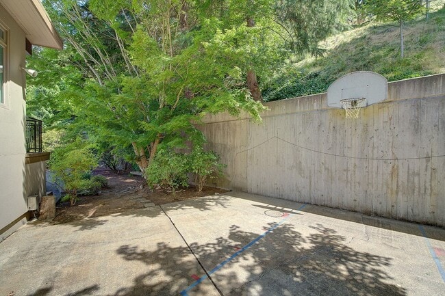 Building Photo - 1605 73rd Ave NE