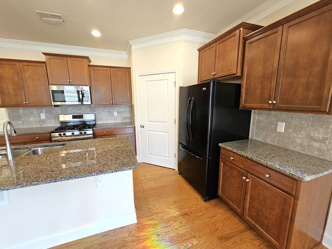Building Photo - 558 Castleby Dr