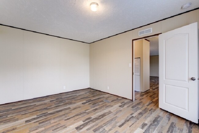 Building Photo - 106 Luart Dr