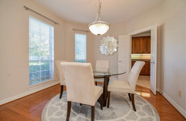 Building Photo - 4034 Glen Cove Dr