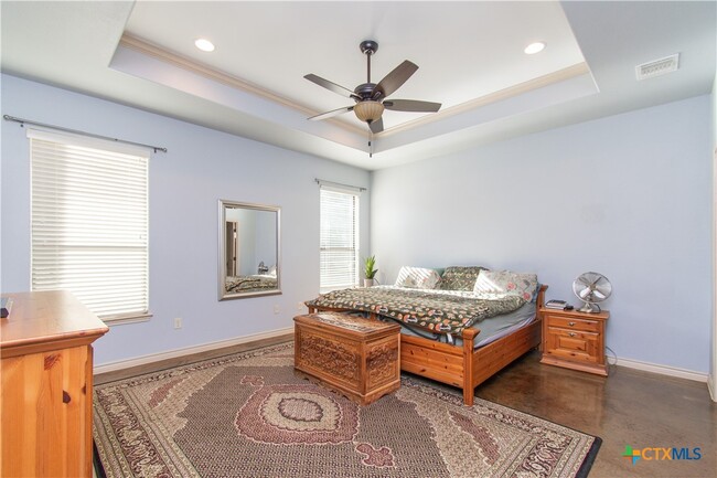 Building Photo - 1020 Woodland Bend Cir