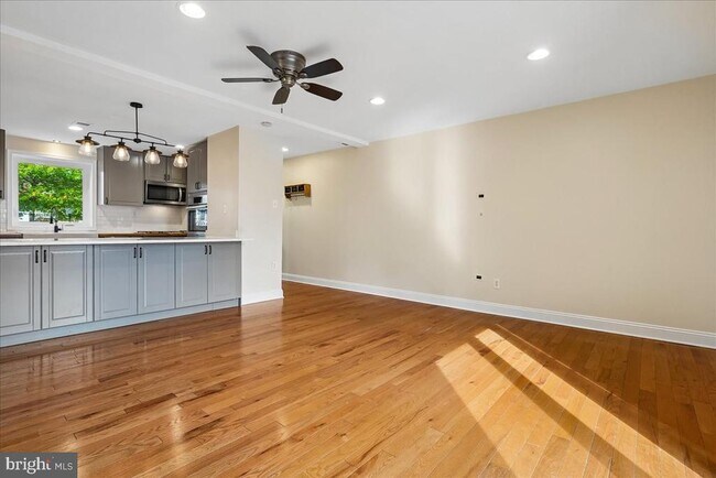 Building Photo - 223 Burgess Ave