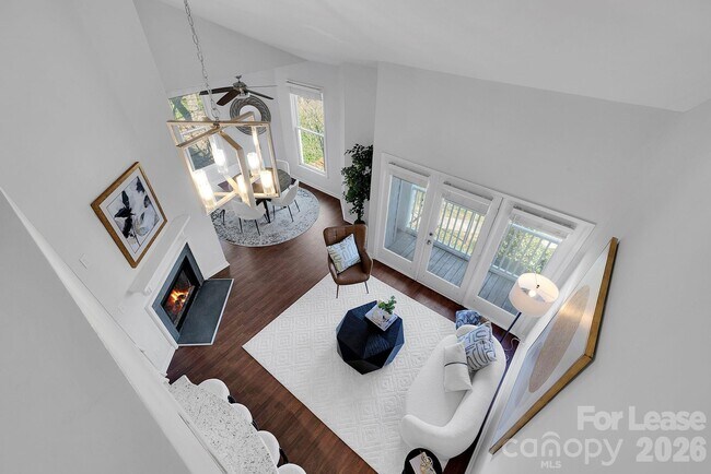 Building Photo - 300 S Cedar St