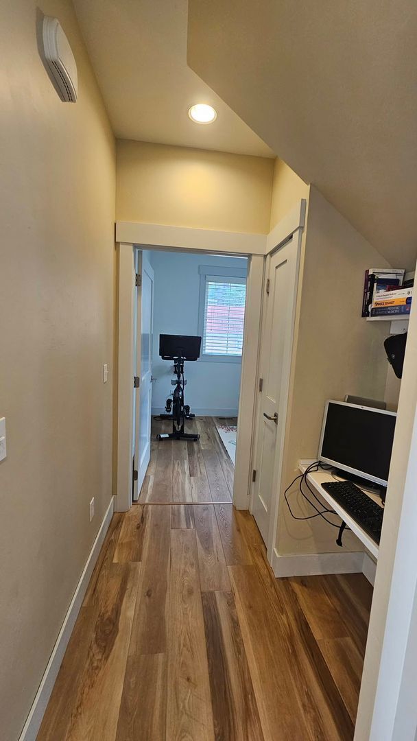 Building Photo - Fully Furnished House plus Mother-in-law suite - Lake Views & Access - Winter Rental Only