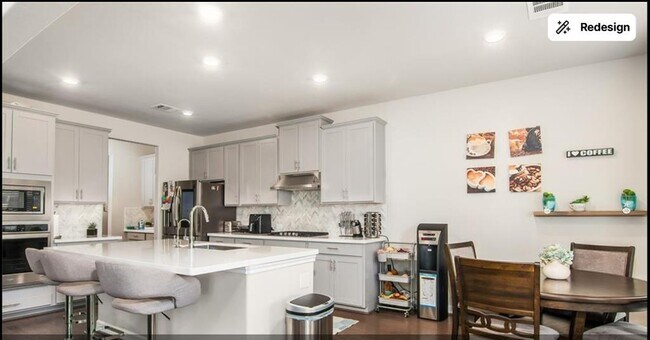 Building Photo - 4411 Woodridge Dr