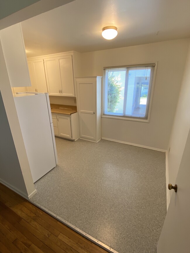 Typical 2-bedroom - 805 Boysen Ave