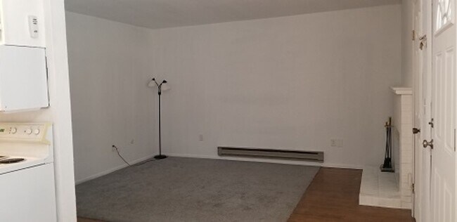 Building Photo - Bright 2-Bedroom Condo Ready for Move-In