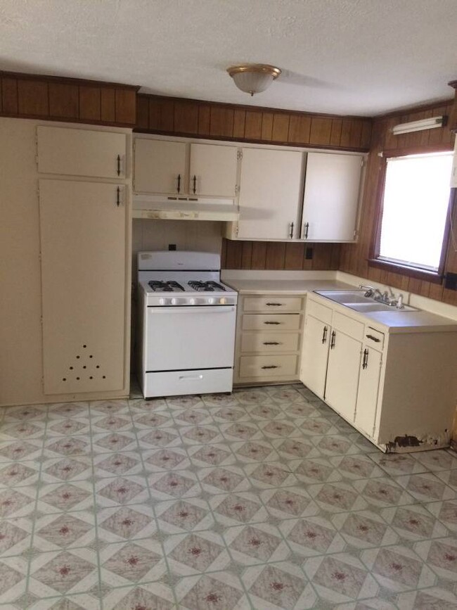 Kitchen area - 5148 Queen Eleanor Ln