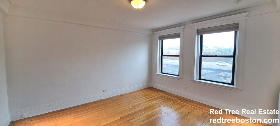 Building Photo - 464 Commonwealth Ave