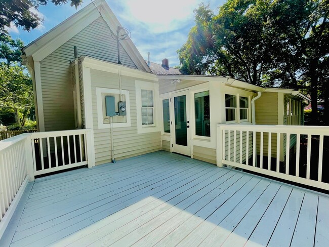 Building Photo - Beautifully restored cottage downtown Madsion