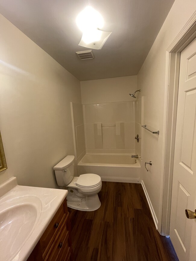 2nd Floor Bathroom - 8234 Roanoke Ct